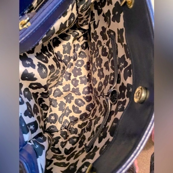 (NWT) Anne Klein Shoulder Handbag with Tassel | Leo Lion Logo - Picture 12 of 13